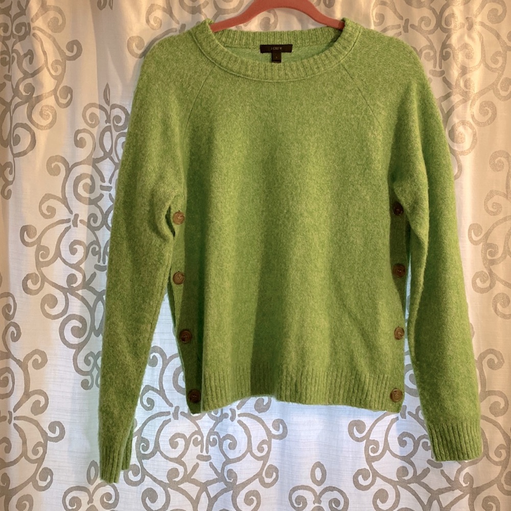 Green crewneck sweater